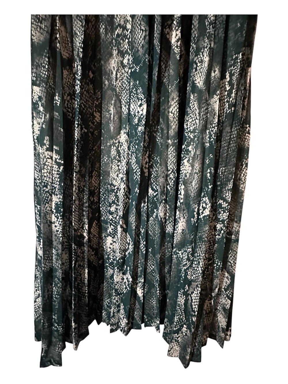 Ava & Viv green and cream Snake-Print V-Neck Maxi Dress - Picture 2 of 8